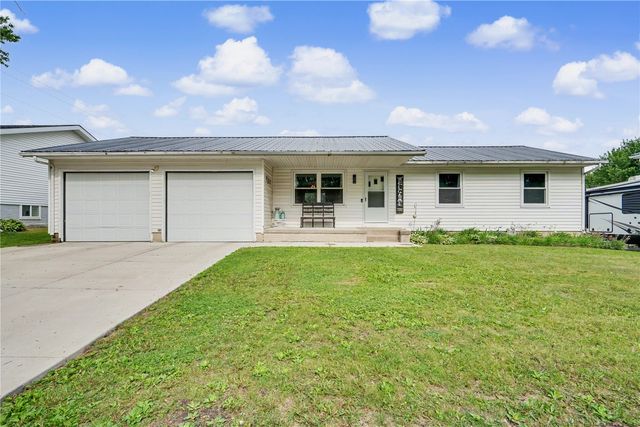 1304 Grande Avenue, Center Point, IA 52213