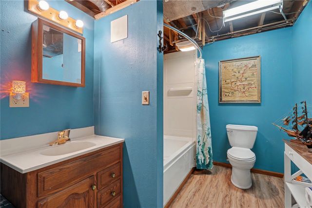 1304 Grande Avenue, Center Point, IA 52213