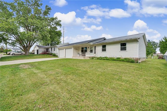 1304 Grande Avenue, Center Point, IA 52213