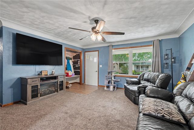 1304 Grande Avenue, Center Point, IA 52213