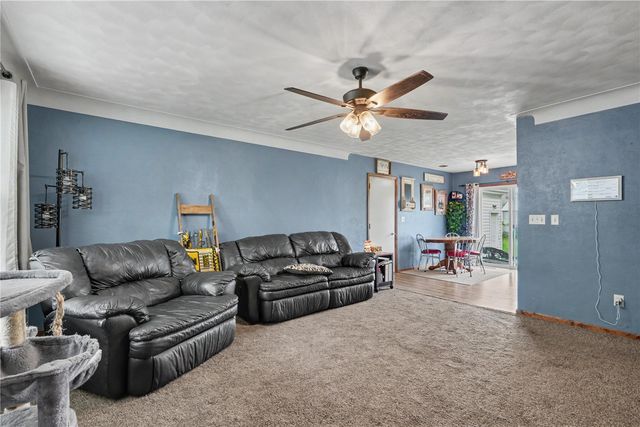 1304 Grande Avenue, Center Point, IA 52213