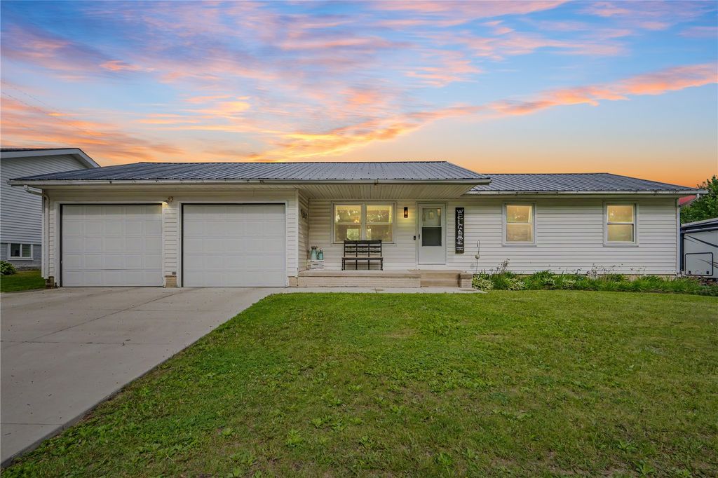 1304 Grande Avenue, Center Point, IA 52213