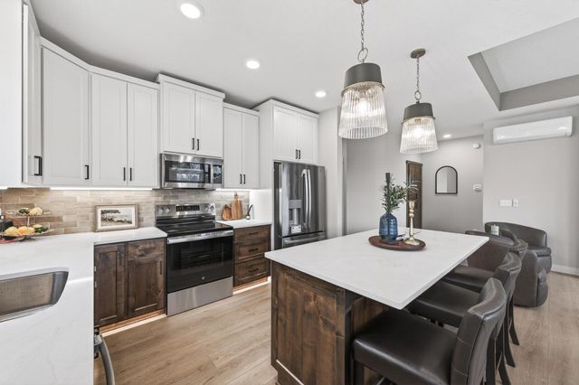 1219 Honeysuckle Lane, Cambridge, MN 55008