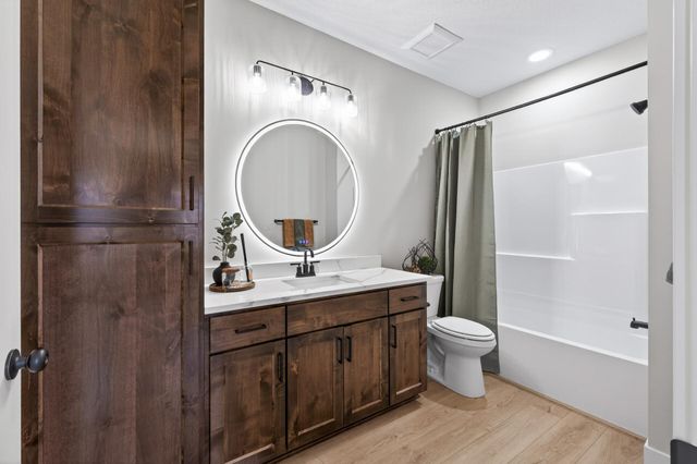 1219 Honeysuckle Lane, Cambridge, MN 55008