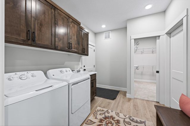 1219 Honeysuckle Lane, Cambridge, MN 55008