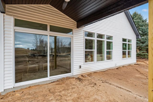 1219 Honeysuckle Lane, Cambridge, MN 55008