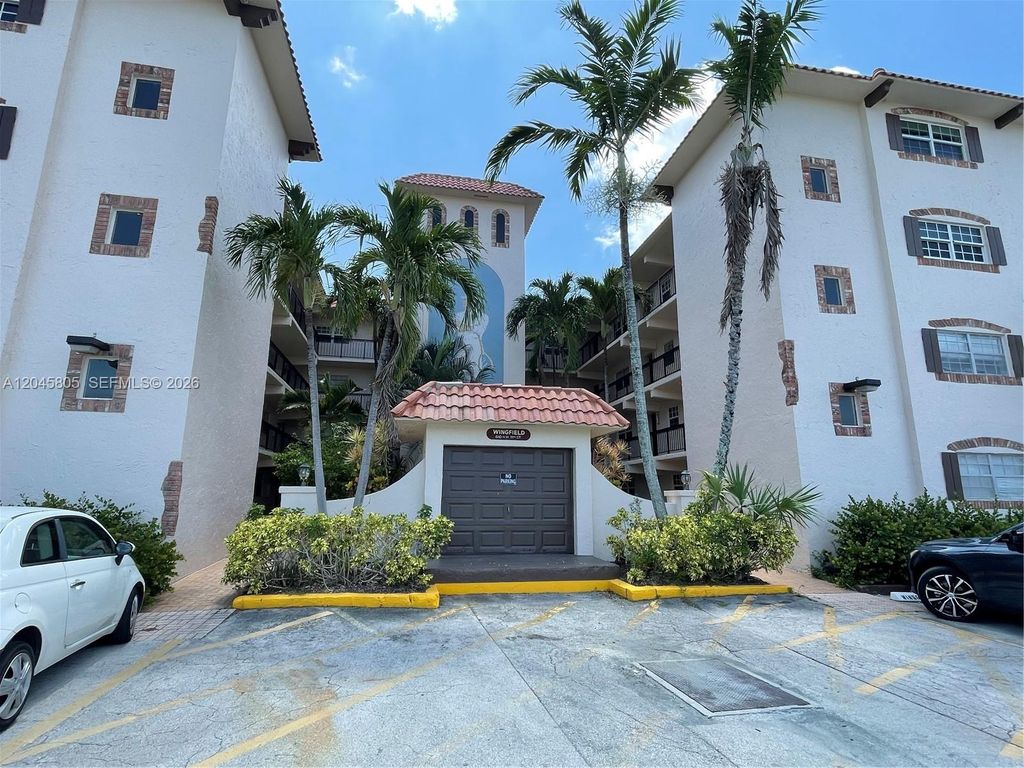 610 Tennis Club Drive 104, Fort Lauderdale, FL 33311