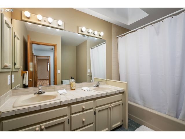 16443 Ne TILLAMOOK St, Portland, OR 97230