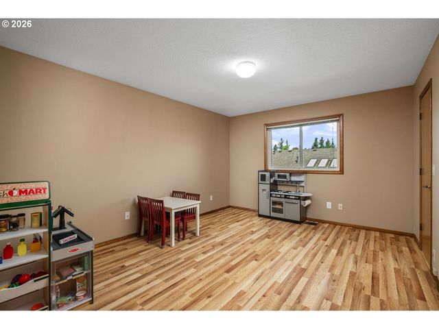 16443 Ne TILLAMOOK St, Portland, OR 97230