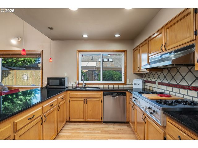 16443 Ne TILLAMOOK St, Portland, OR 97230