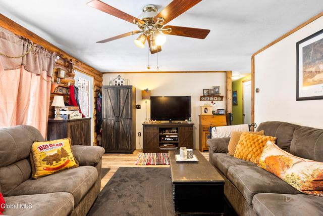 59 Higgins Road, North Greenbush, NY 12198