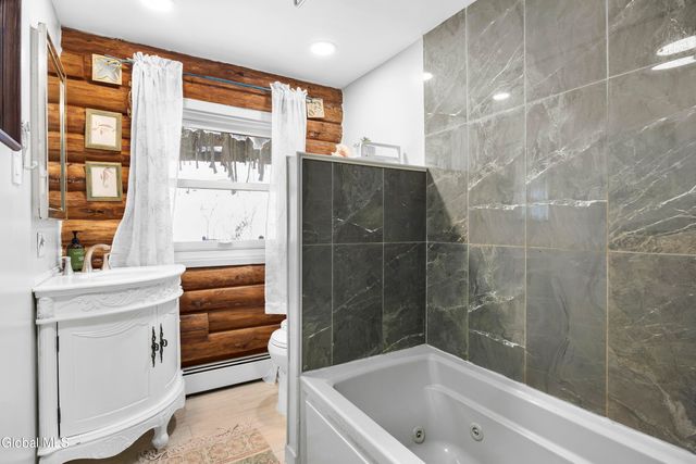 59 Higgins Road, North Greenbush, NY 12198