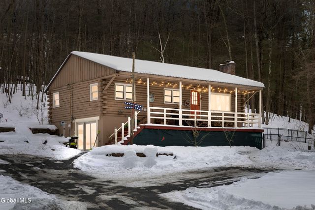 59 Higgins Road, North Greenbush, NY 12198