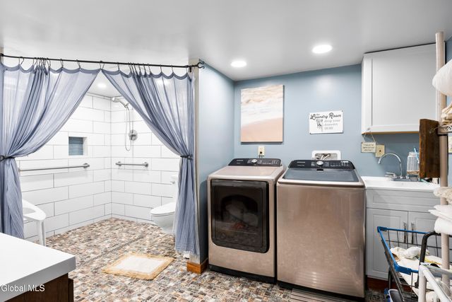 59 Higgins Road, North Greenbush, NY 12198