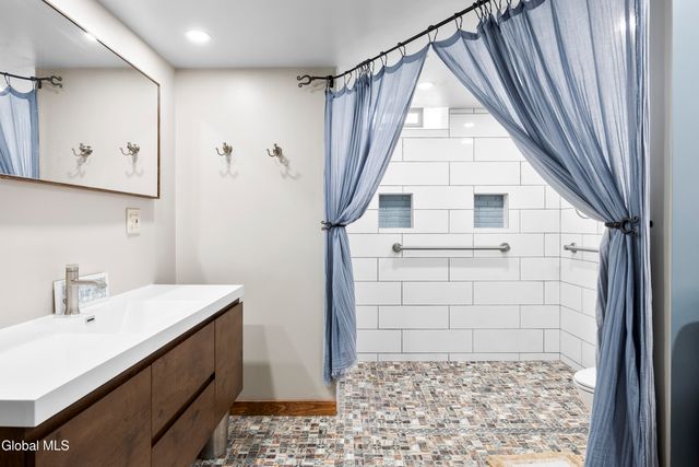 59 Higgins Road, North Greenbush, NY 12198