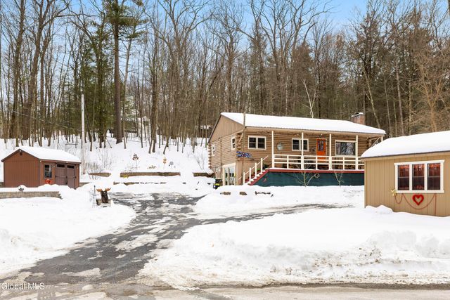 59 Higgins Road, North Greenbush, NY 12198