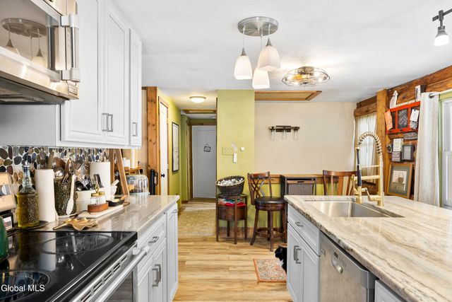 59 Higgins Road, North Greenbush, NY 12198