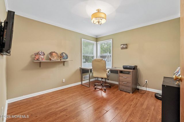 8 Parkway Place, Parlin, NJ 08859