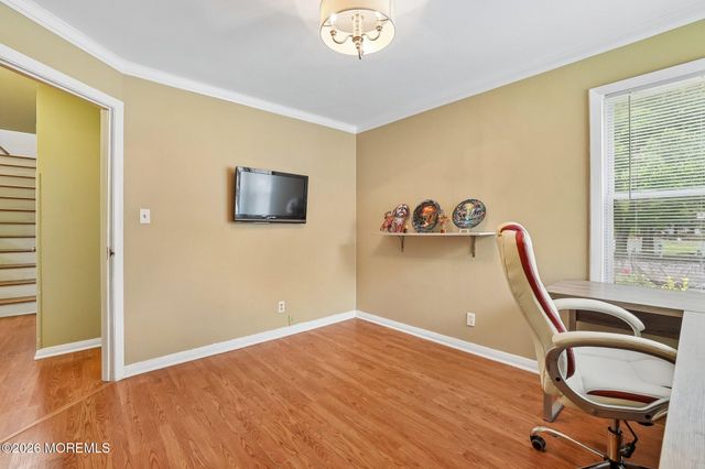 8 Parkway Place, Parlin, NJ 08859