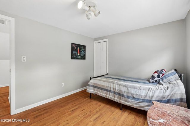 8 Parkway Place, Parlin, NJ 08859