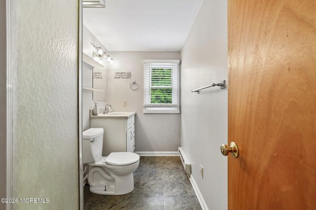 8 Parkway Place, Parlin, NJ 08859