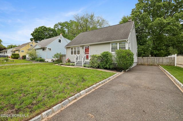 8 Parkway Place, Parlin, NJ 08859
