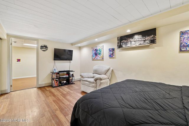 8 Parkway Place, Parlin, NJ 08859