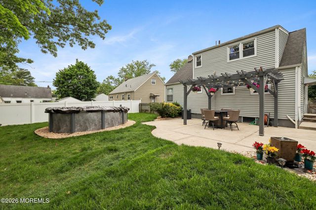 8 Parkway Place, Parlin, NJ 08859