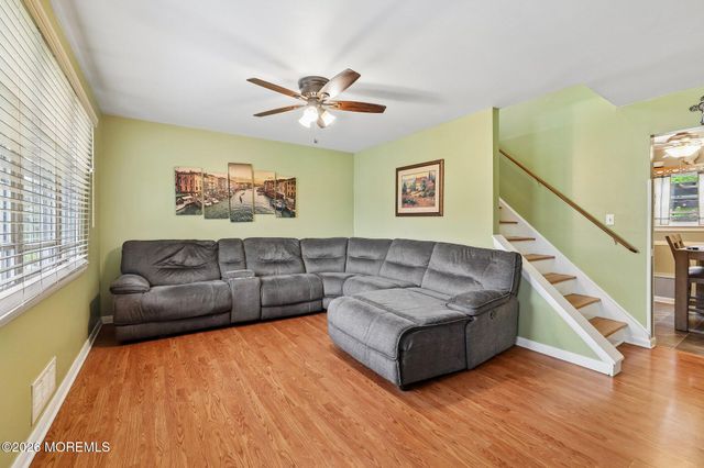 8 Parkway Place, Parlin, NJ 08859