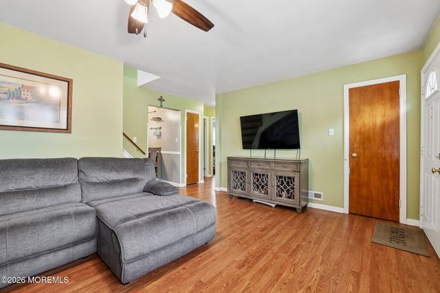 8 Parkway Place, Parlin, NJ 08859