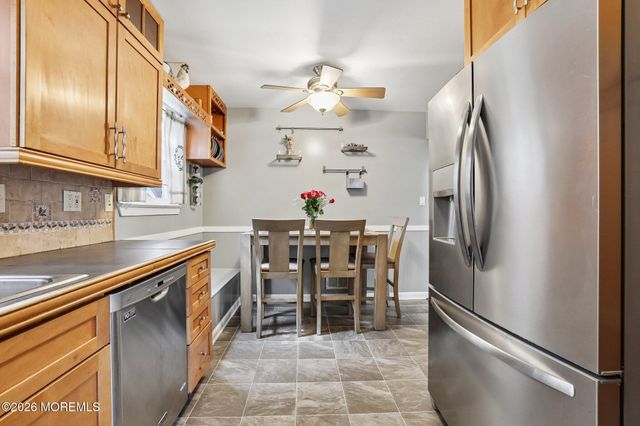 8 Parkway Place, Parlin, NJ 08859