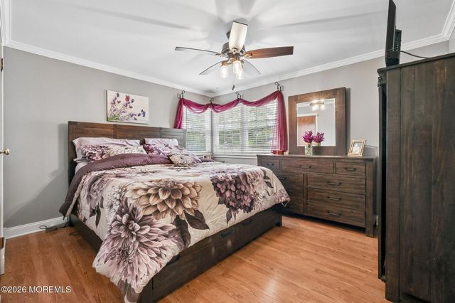 8 Parkway Place, Parlin, NJ 08859