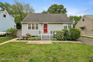 8 Parkway Place, Parlin, NJ 08859