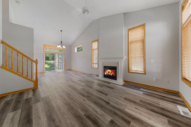 15325 Greenhaven Lane 106, Burnsville, MN 55306