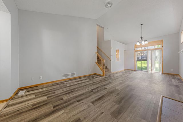 15325 Greenhaven Lane 106, Burnsville, MN 55306