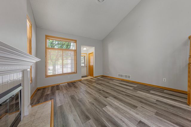 15325 Greenhaven Lane 106, Burnsville, MN 55306