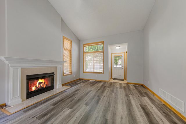 15325 Greenhaven Lane 106, Burnsville, MN 55306