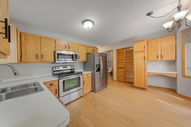 15325 Greenhaven Lane 106, Burnsville, MN 55306