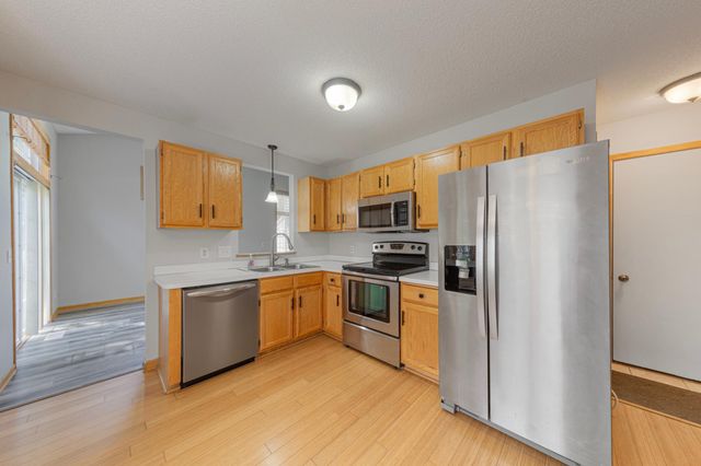 15325 Greenhaven Lane 106, Burnsville, MN 55306