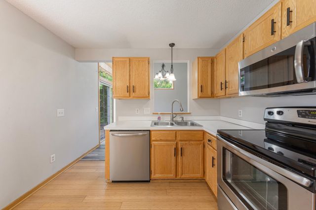 15325 Greenhaven Lane 106, Burnsville, MN 55306