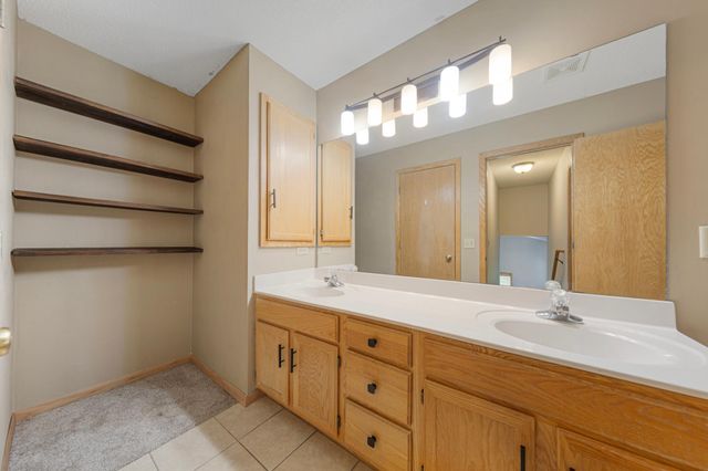 15325 Greenhaven Lane 106, Burnsville, MN 55306