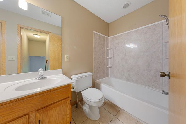 15325 Greenhaven Lane 106, Burnsville, MN 55306
