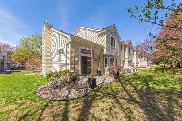 15325 Greenhaven Lane 106, Burnsville, MN 55306