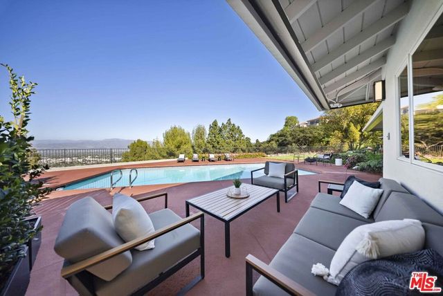 11107 Mountcastle Drive, Studio City, CA 91604