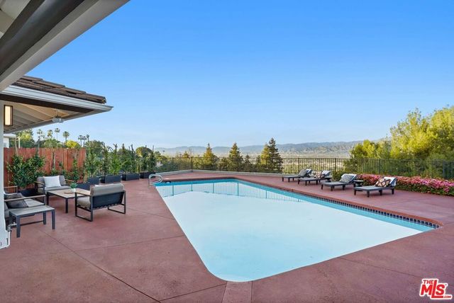 11107 Mountcastle Drive, Studio City, CA 91604