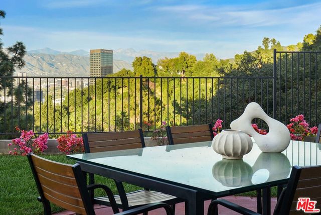 11107 Mountcastle Drive, Studio City, CA 91604