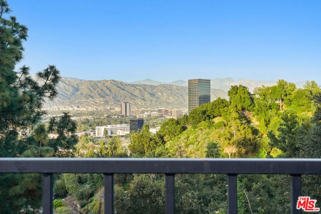 11107 Mountcastle Drive, Studio City, CA 91604