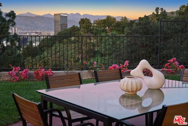 11107 Mountcastle Drive, Studio City, CA 91604