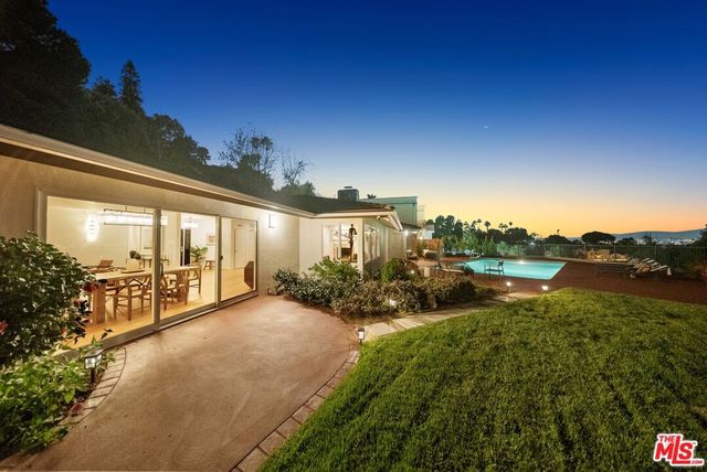 11107 Mountcastle Drive, Studio City, CA 91604