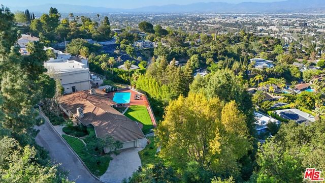 11107 Mountcastle Drive, Studio City, CA 91604